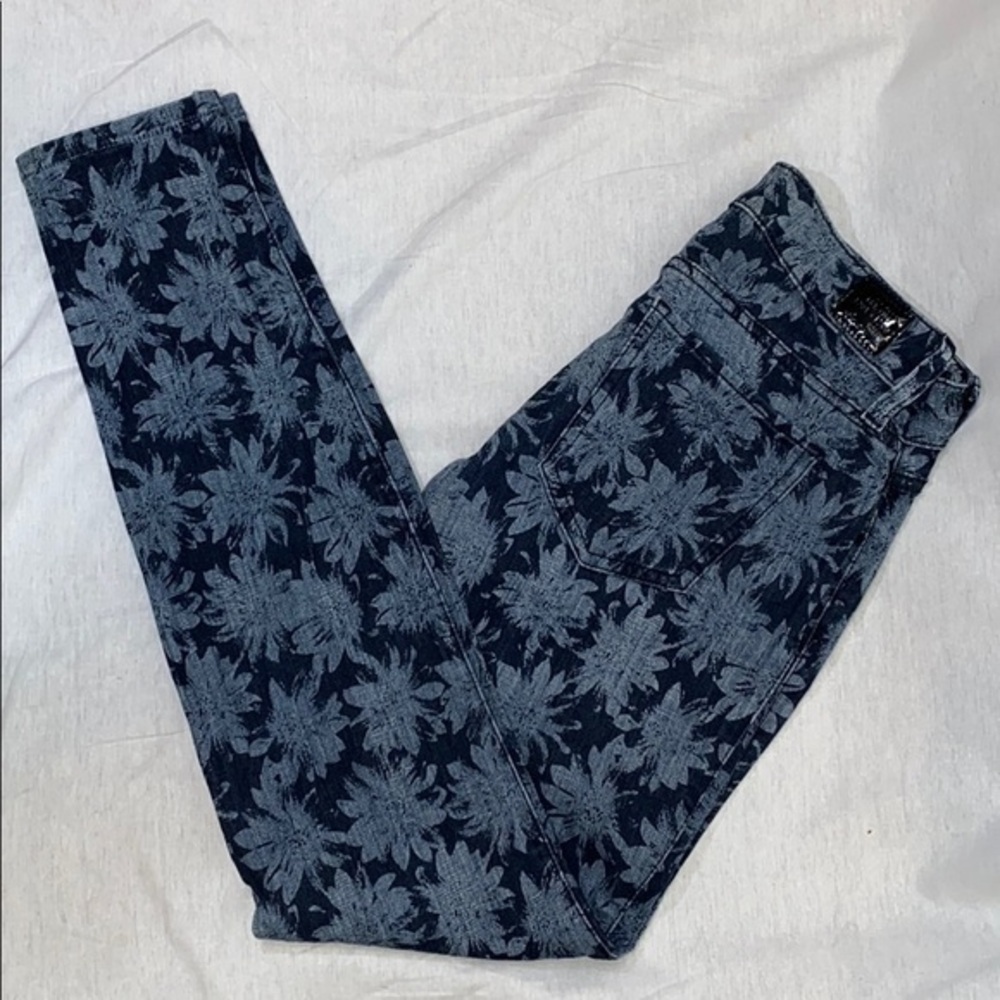 UEC Guess palm tree printed power skinny jeans 26